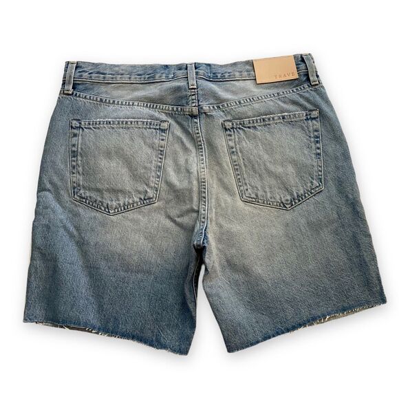 Trave Emery 90s Short Size 32 in Straight Shooter Distressed High Rise $228 - Picture 2 of 10